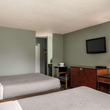 Travelodge By Wyndham Swift Current Exterior photo