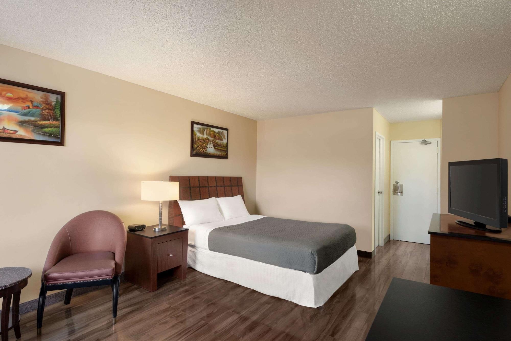 Travelodge By Wyndham Swift Current Exterior photo