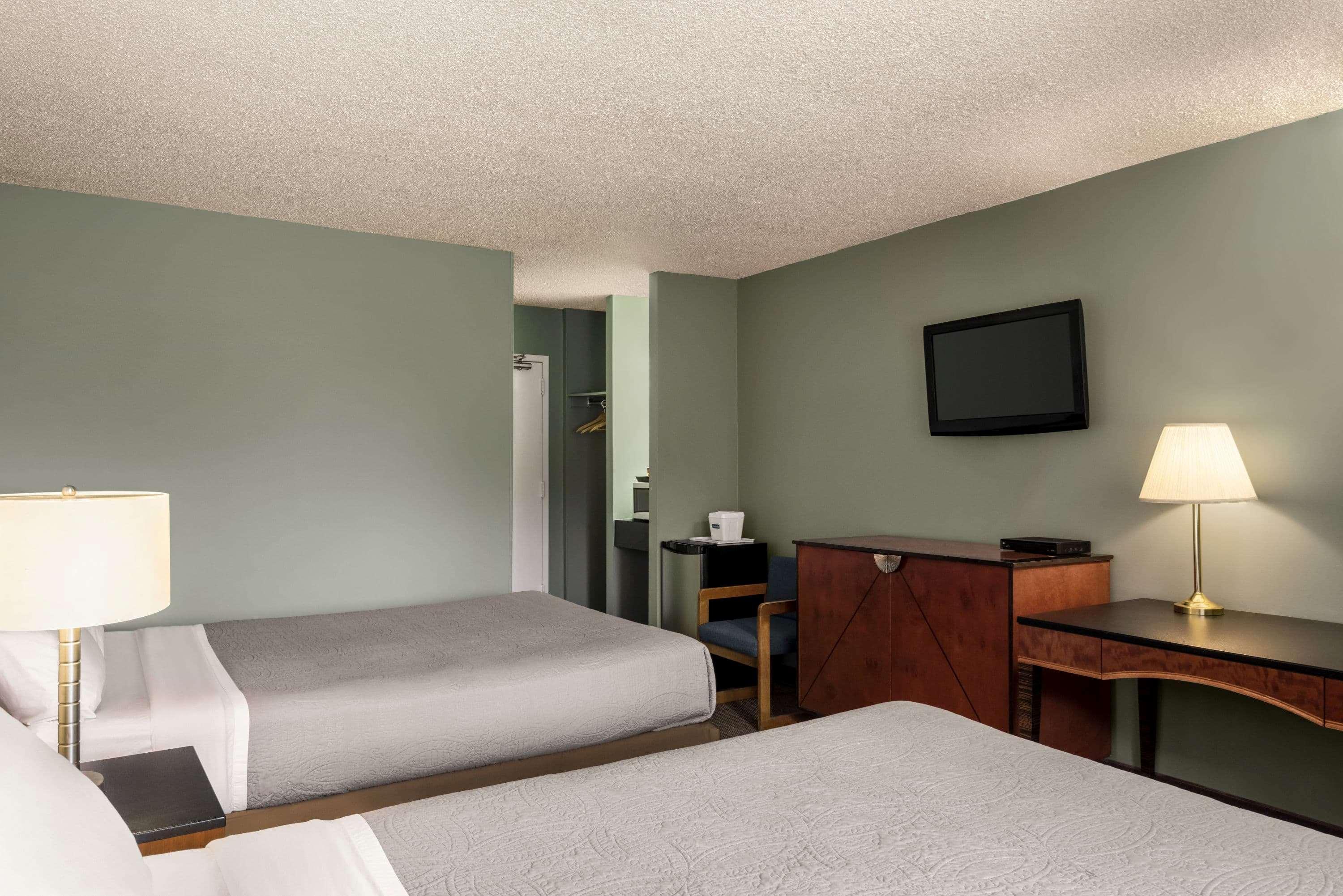 Travelodge By Wyndham Swift Current Exterior photo