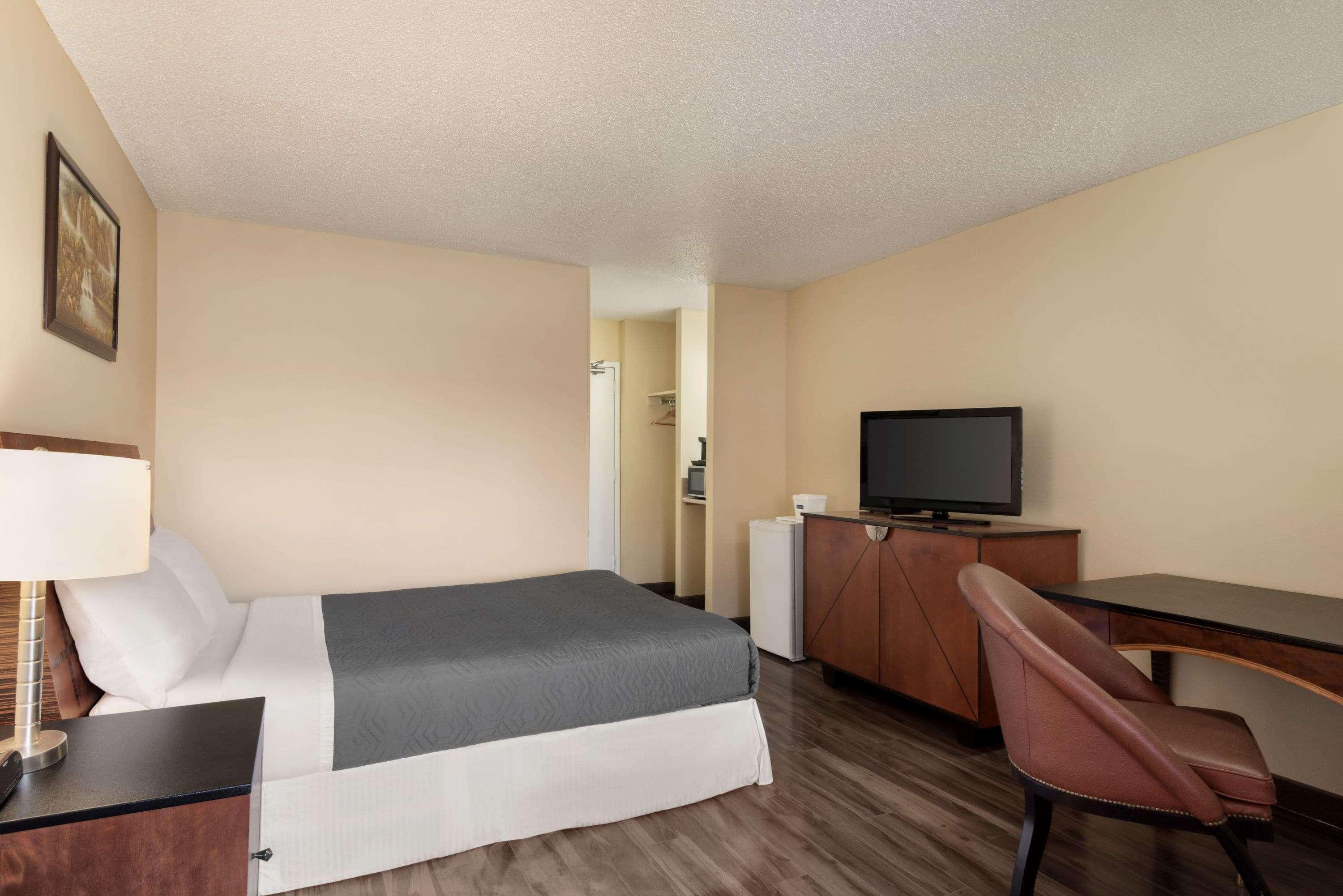 Travelodge By Wyndham Swift Current Exterior photo