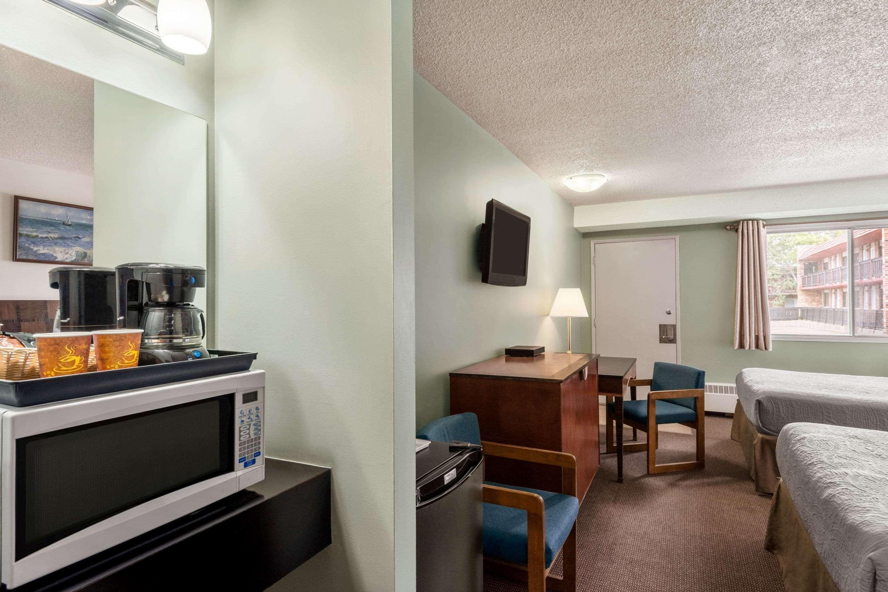 Travelodge By Wyndham Swift Current Exterior photo