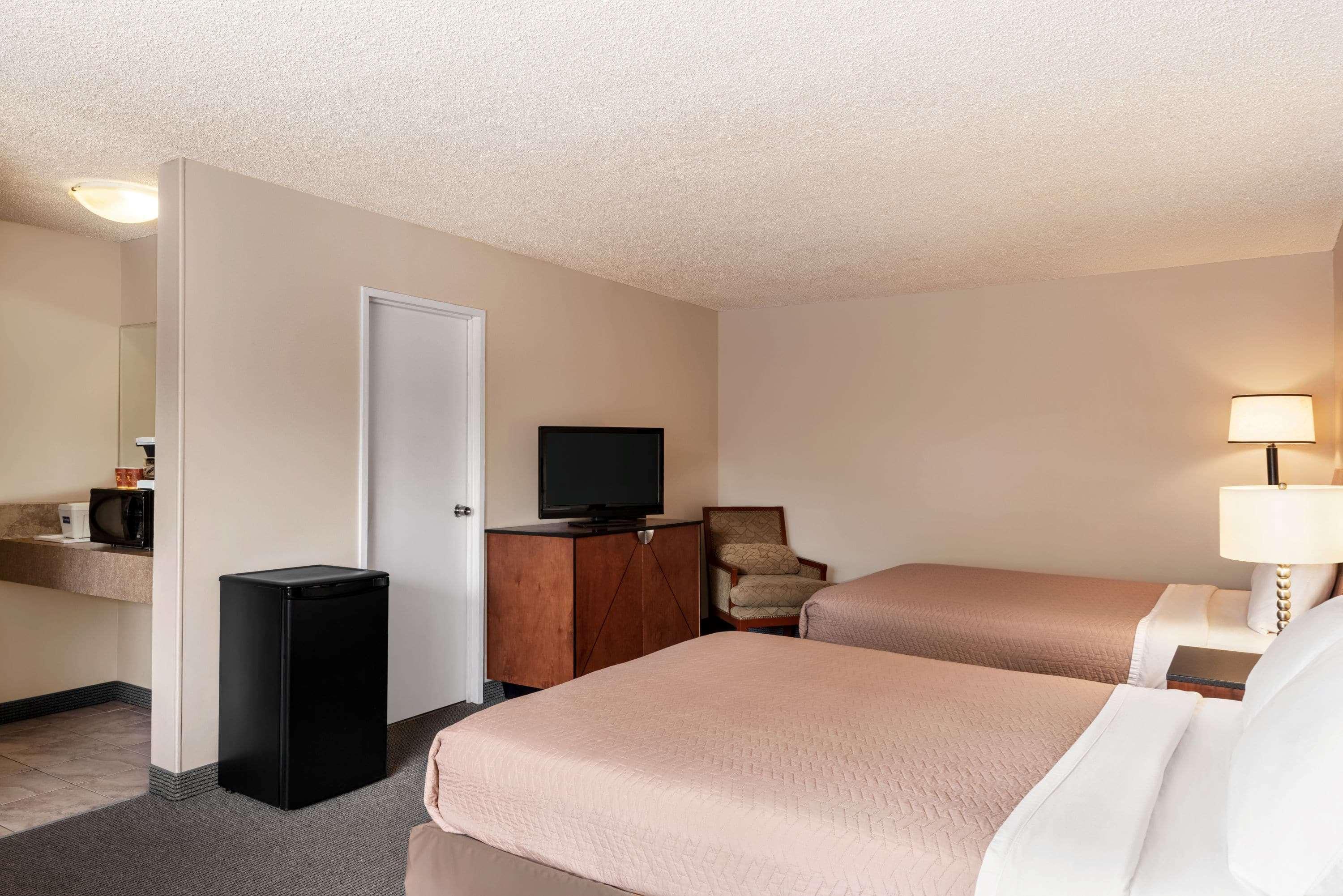 Travelodge By Wyndham Swift Current Exterior photo