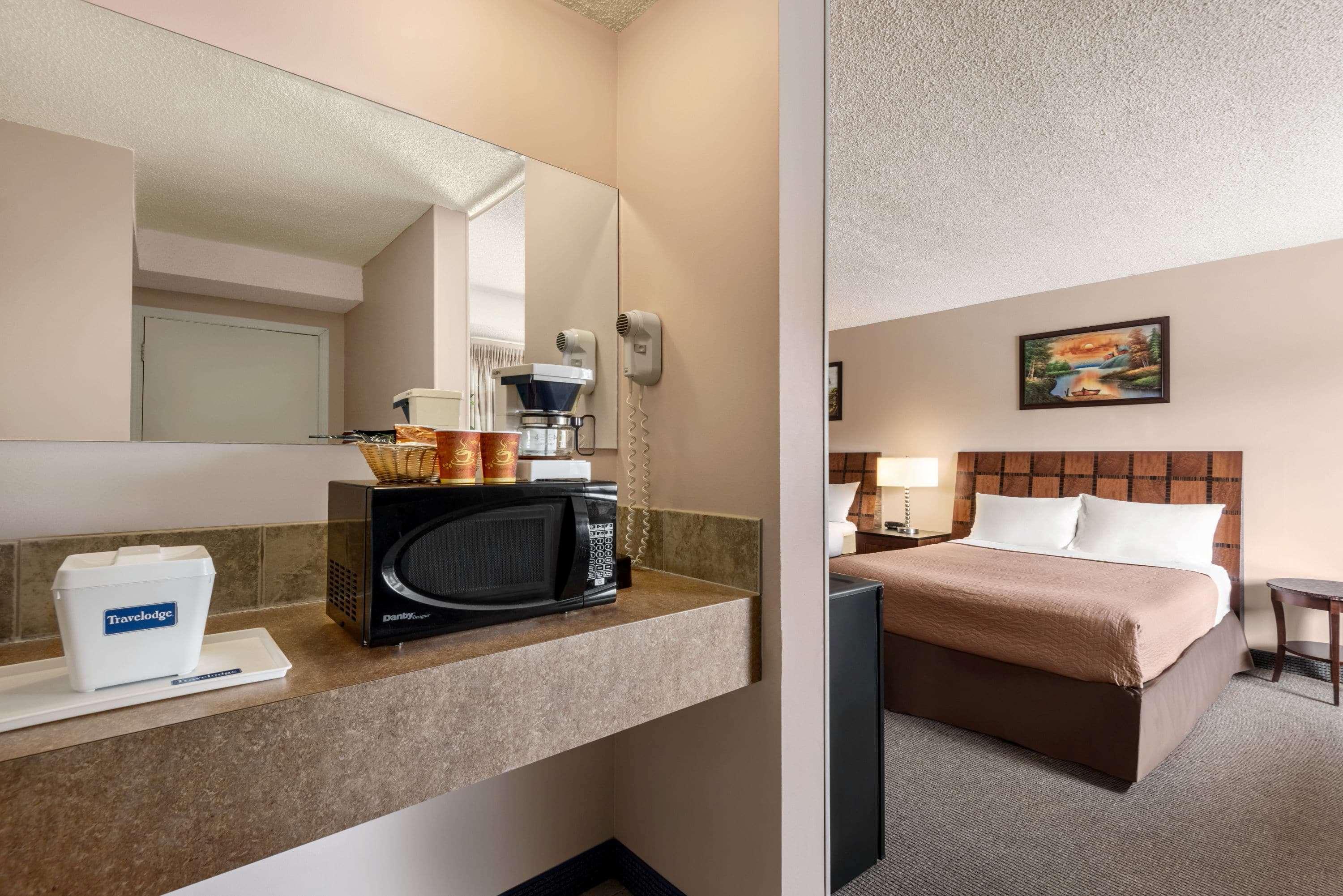 Travelodge By Wyndham Swift Current Exterior photo