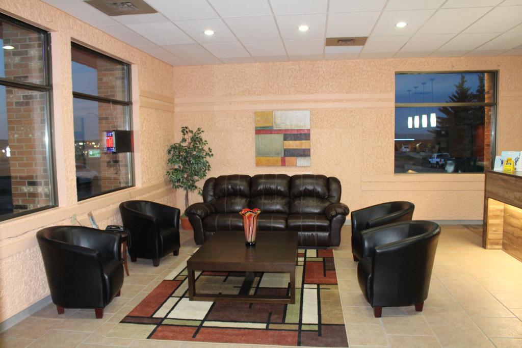 Travelodge By Wyndham Swift Current Exterior photo