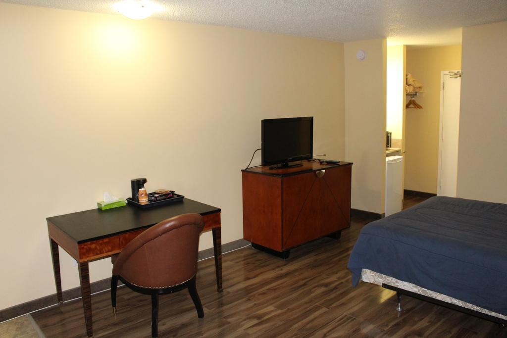 Travelodge By Wyndham Swift Current Exterior photo