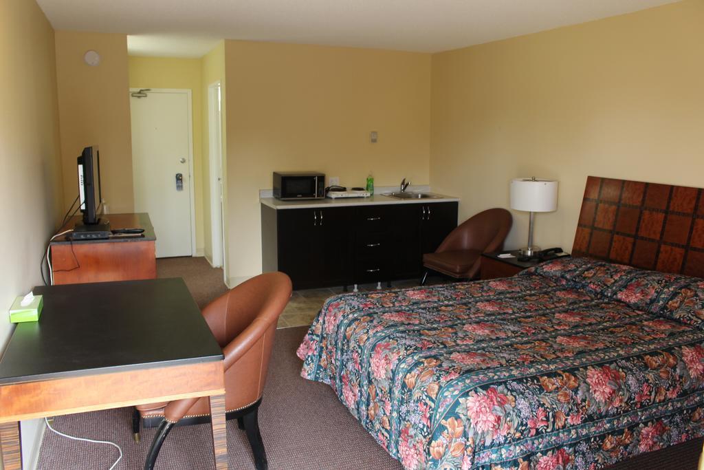 Travelodge By Wyndham Swift Current Exterior photo
