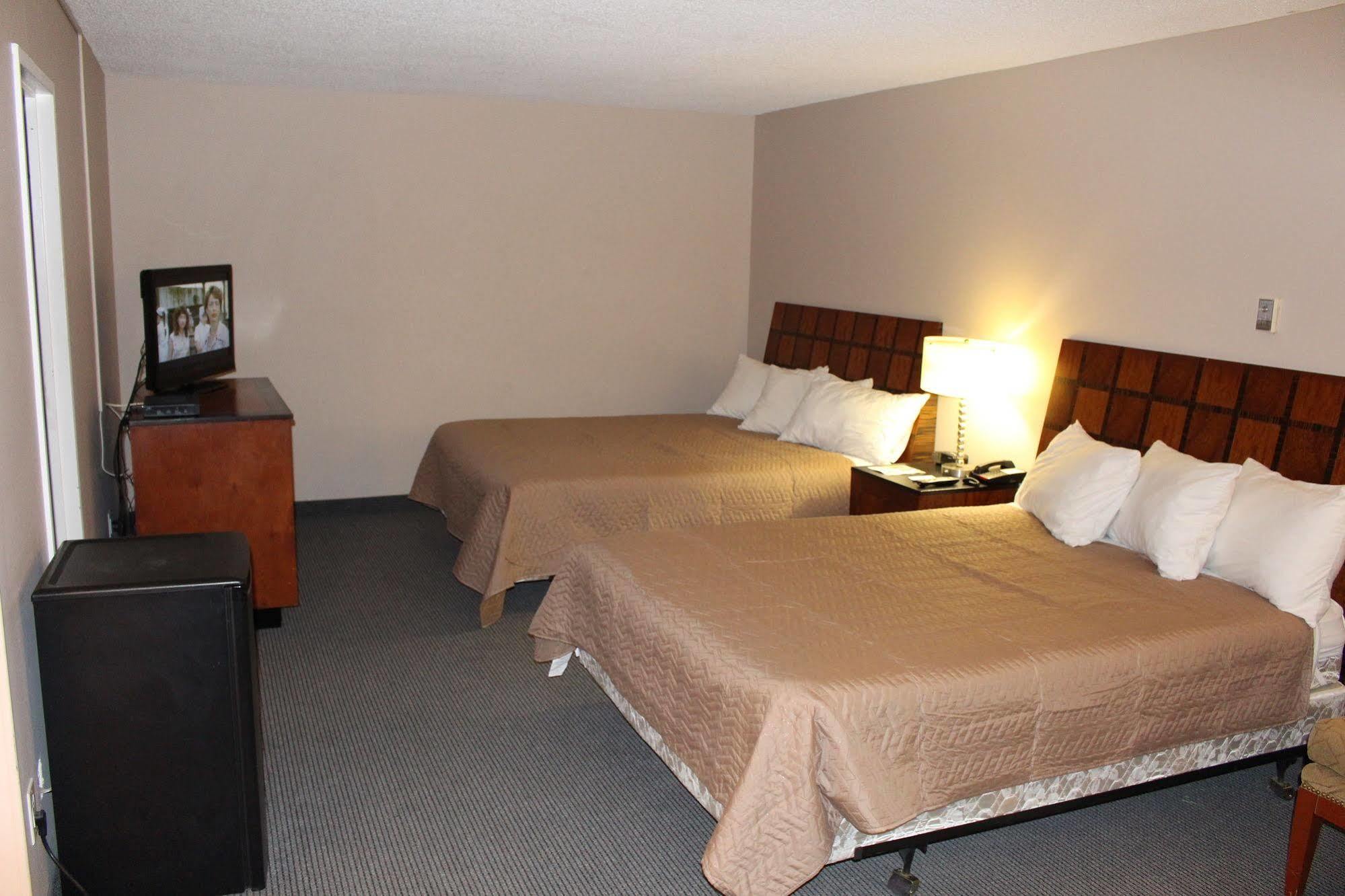 Travelodge By Wyndham Swift Current Exterior photo