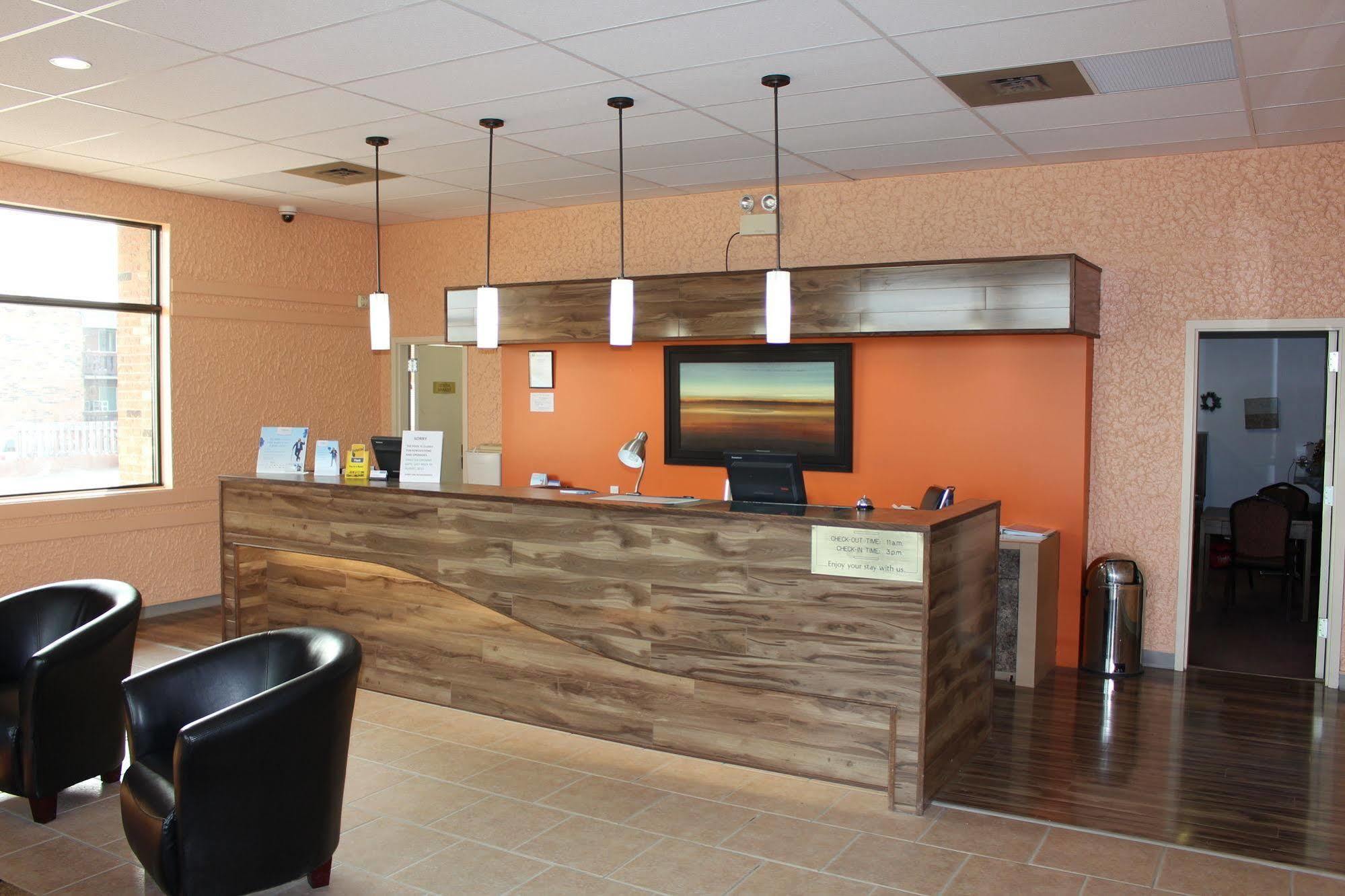 Travelodge By Wyndham Swift Current Exterior photo