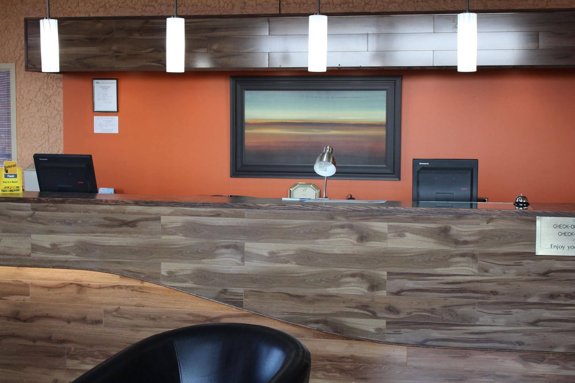 Travelodge By Wyndham Swift Current Exterior photo