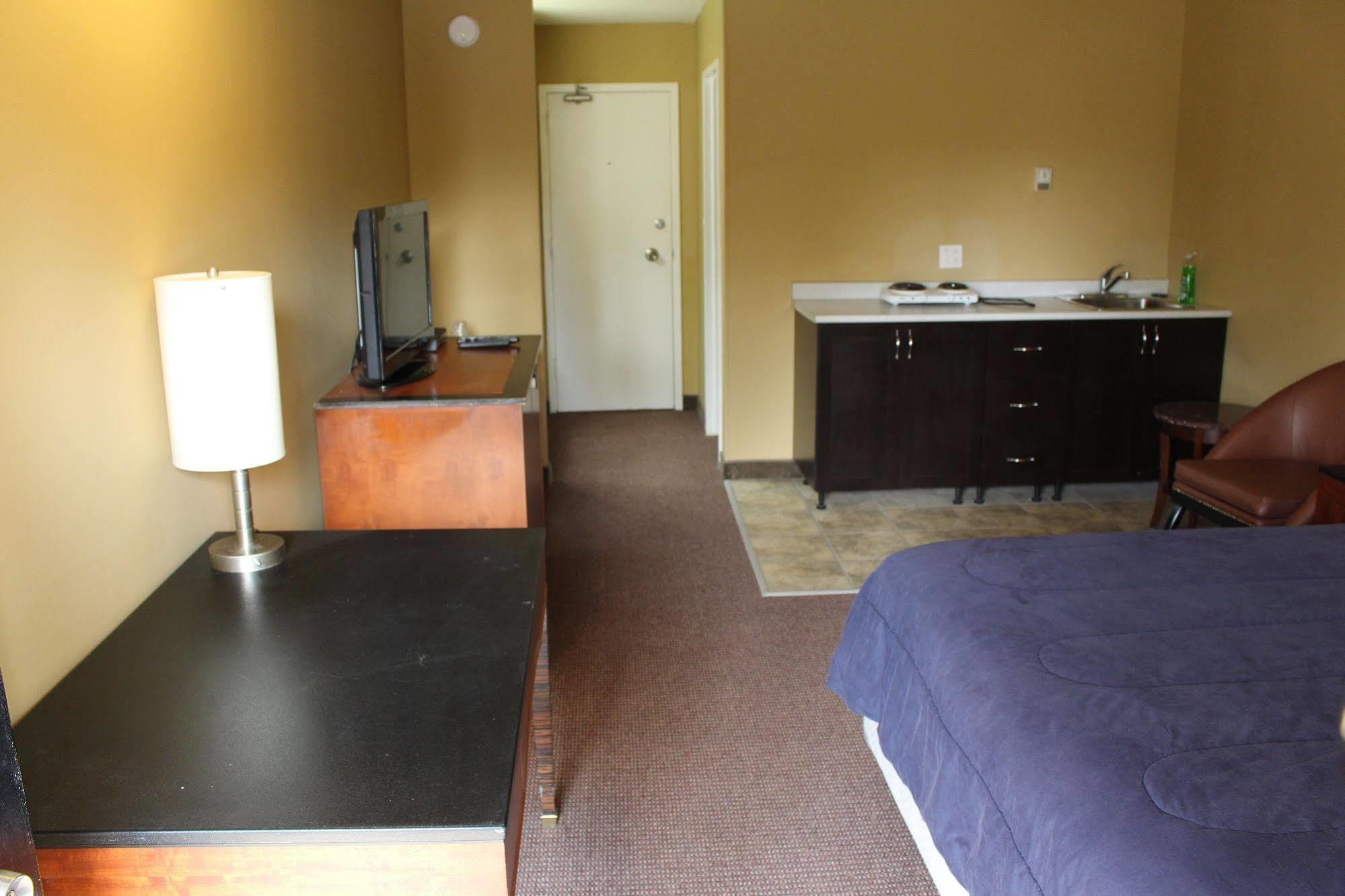 Travelodge By Wyndham Swift Current Exterior photo