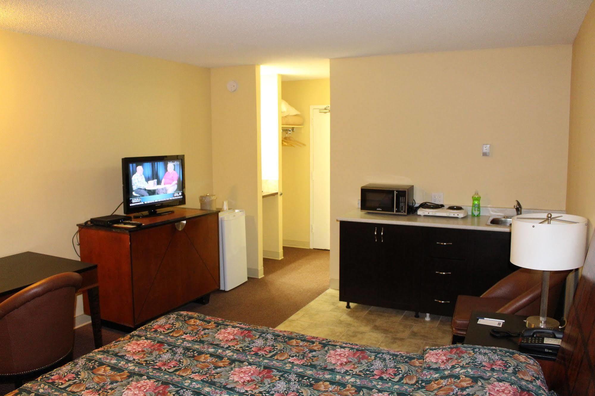 Travelodge By Wyndham Swift Current Exterior photo