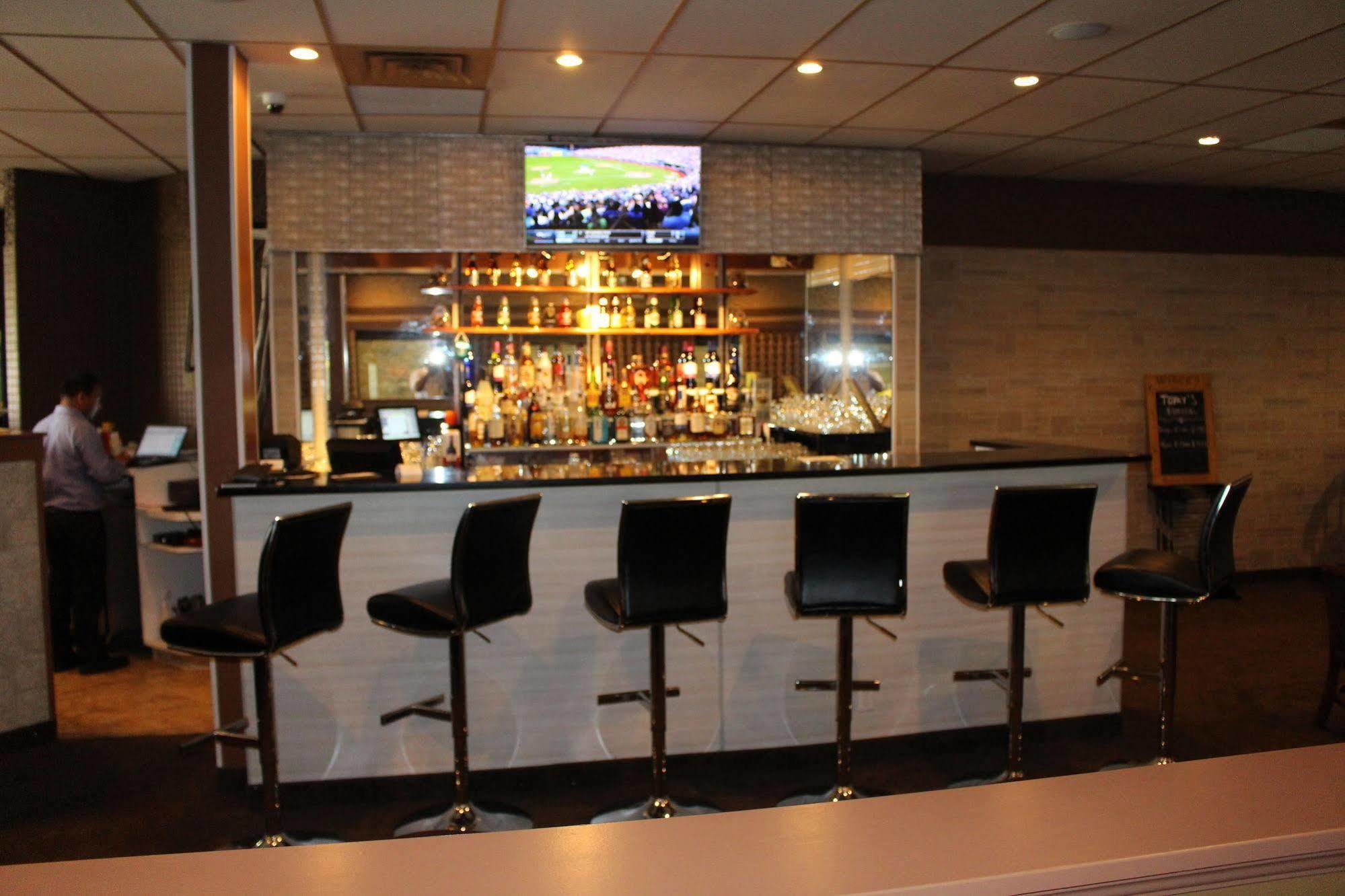 Travelodge By Wyndham Swift Current Exterior photo